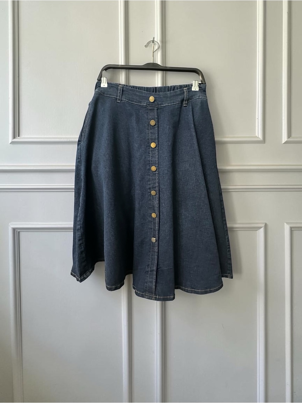 Belle Poque A Line Denim Midi skirt. Size: Medium
